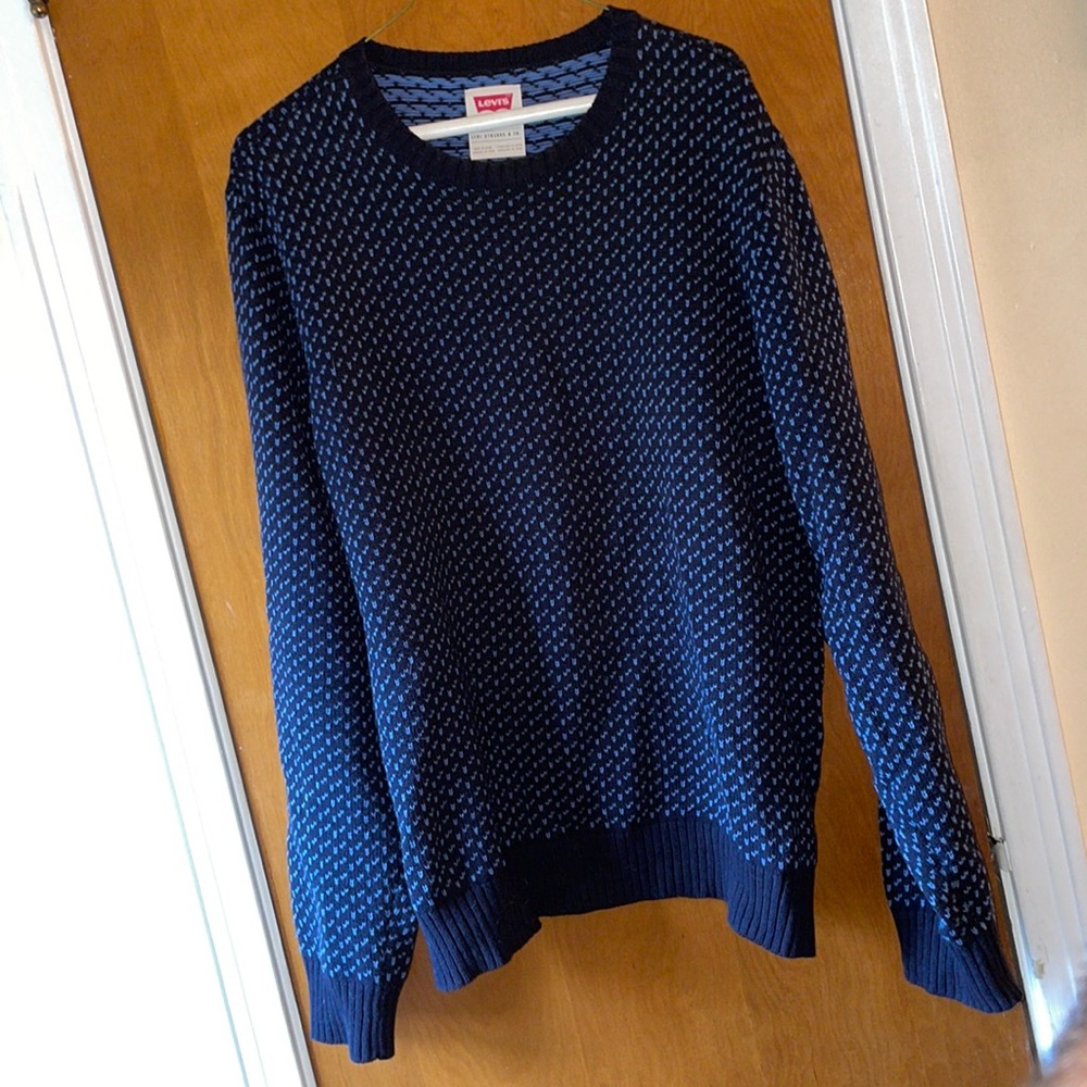 L Levi’s sweater